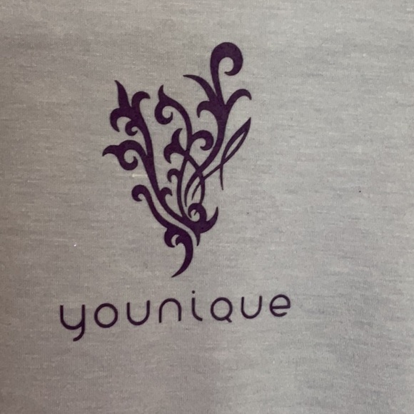Younique Live Love Lashes Tee - Picture 5 of 5